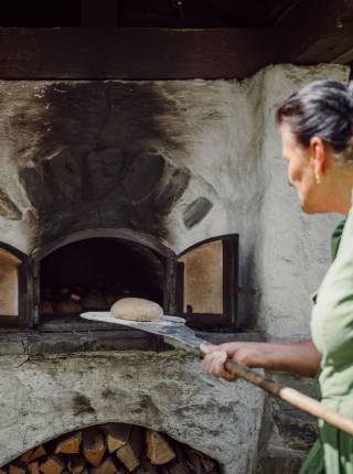 Baking farmhouse bread with Eva symbolic picture