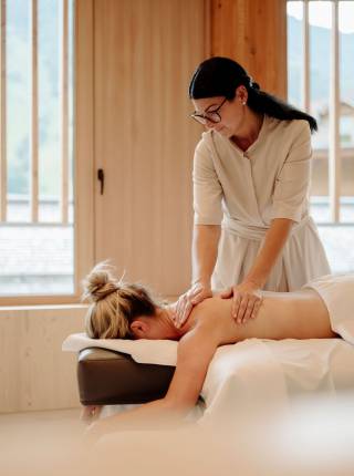 MOAR Massage im Natur Spa Symbolfoto