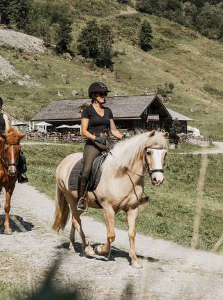 Wanderritt auf die Alm Symbolfoto