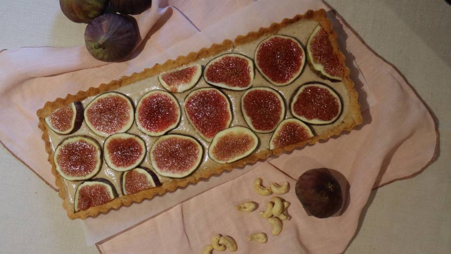 Vegan fig tart symbolic picture