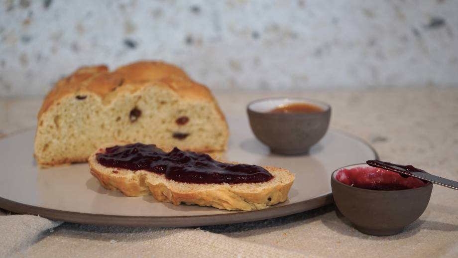 Vegan Easter plait symbolic picture