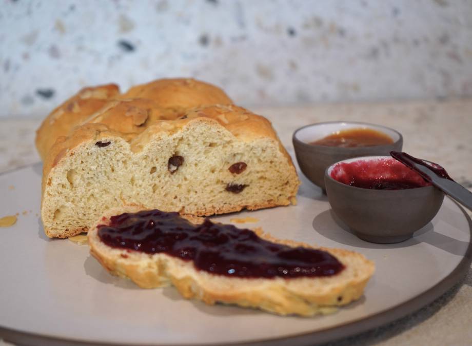 Vegan Easter plait symbolic picture